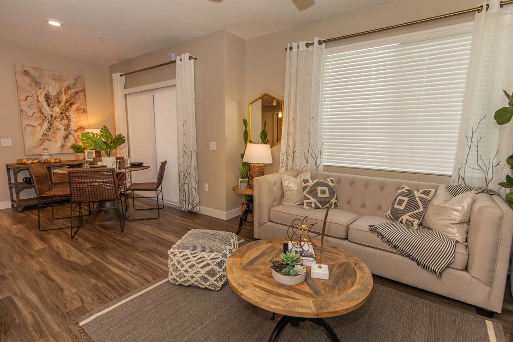 2 & 3 bedroom LV Apartments for rent